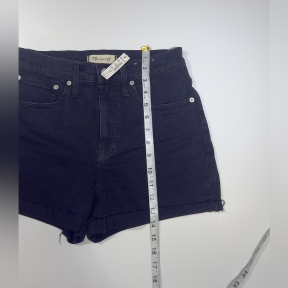 Madewell Black Women's Jean Shorts 🖤
*NEW WITH TAGS 🏷️
99% COTTON ✅ - Picture 5 of 10